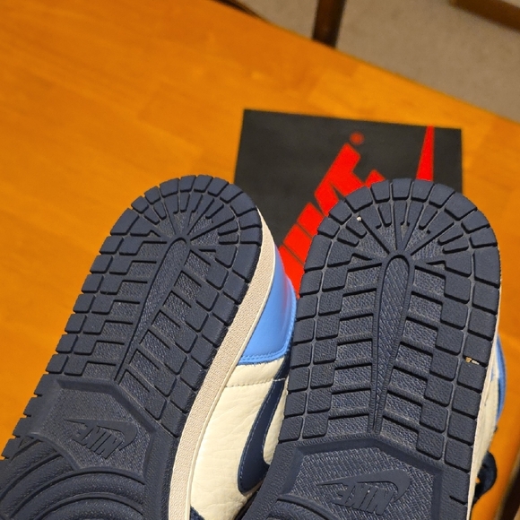 Nike Air Jordan Retro High OG Sneakers - Picture 9 of 10